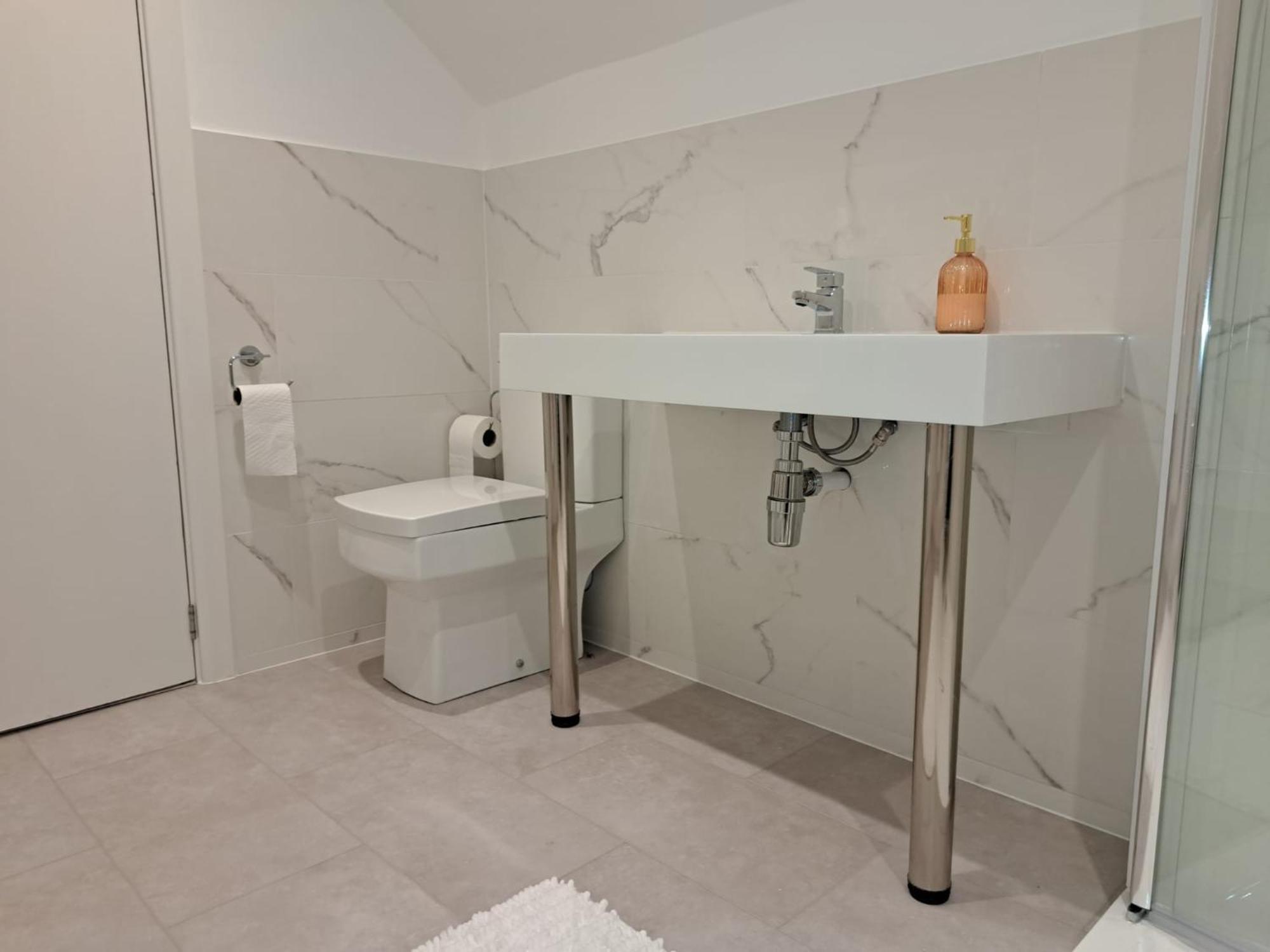 Beautiful 5 Bedroom Bungalow, Sleeps 7, In Calne Dış mekan fotoğraf